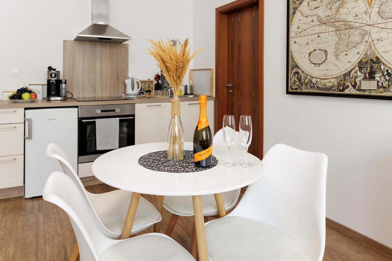 Diamond Residence In Old Town With Free Parking Bratislava Exteriér fotografie